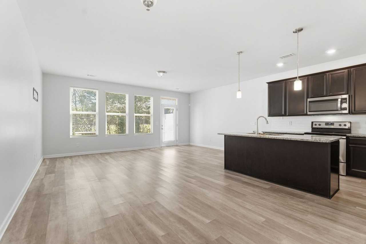 3009 Defilade Dr - Photo 5 of 33