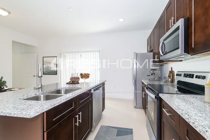 1209 Atlantic Ct - Photo 3 of 17