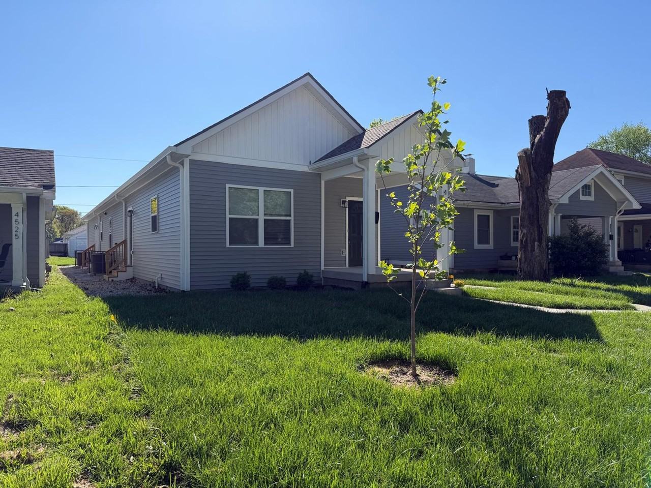 4521 Norwaldo Ave Duplex - Photo 2 of 7