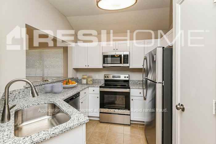 7425 Arbor Park Dr - Photo 3 of 19