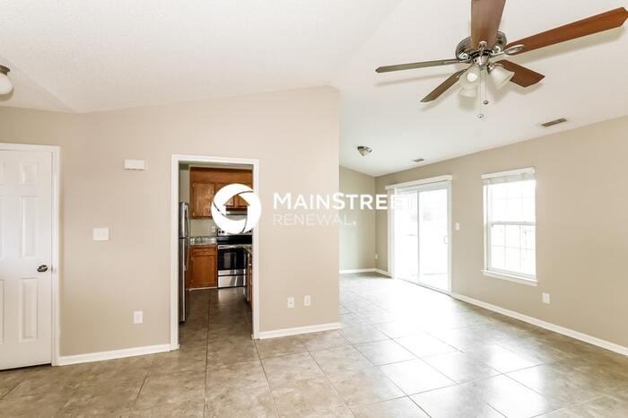 1807 Travis Ct - Photo 4 of 16