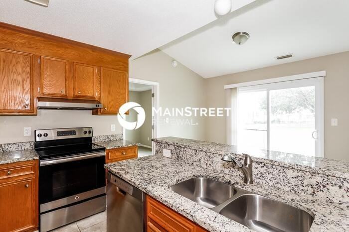 1807 Travis Ct - Photo 6 of 16