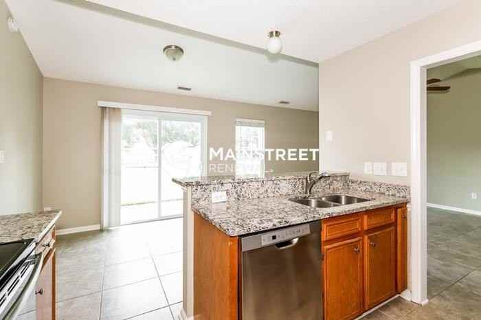 1807 Travis Ct - Photo 7 of 16