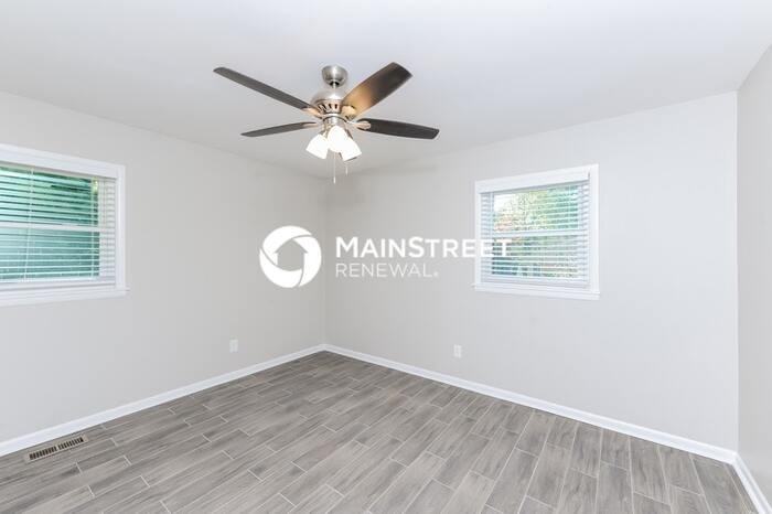 2073 Powder Springs Rd Sw - Photo 7 of 10