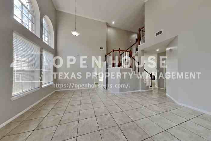 7918 Hidden Oaks Ln - Photo 4 of 20