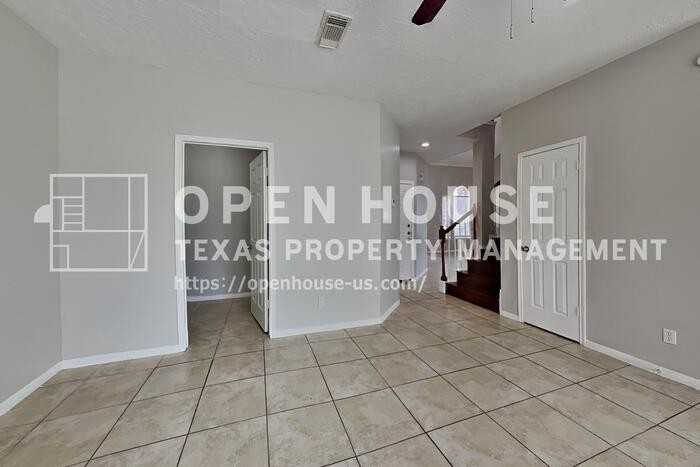 7918 Hidden Oaks Ln - Photo 7 of 20