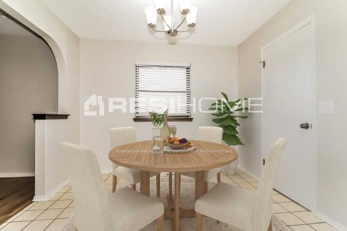 5005 Oak Manor Dr - Photo 5 of 18