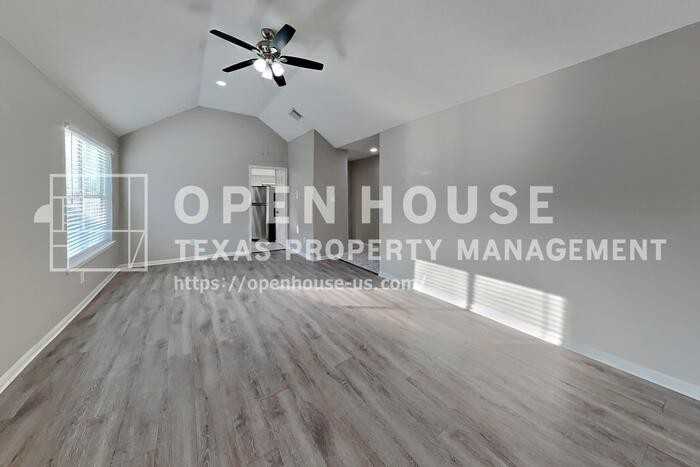 5419 Roserock Ln - Photo 4 of 21