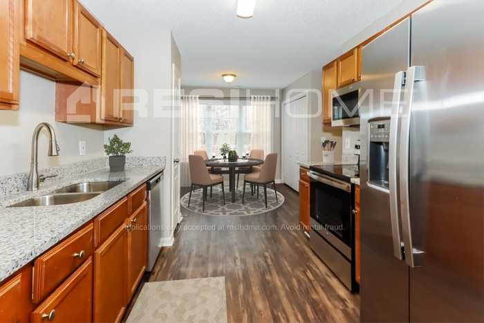 220 Beckman St - Photo 3 of 16