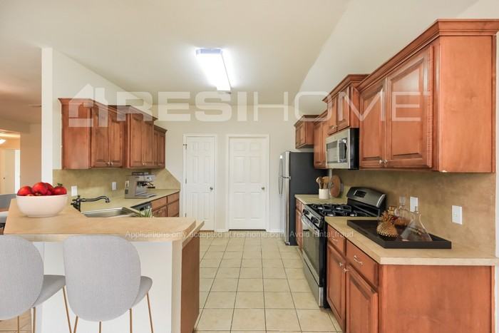 11313 Nw 103rd St - Photo 2 of 18