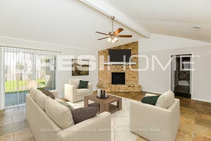 1304 Lyric Dr - Photo 4 of 16