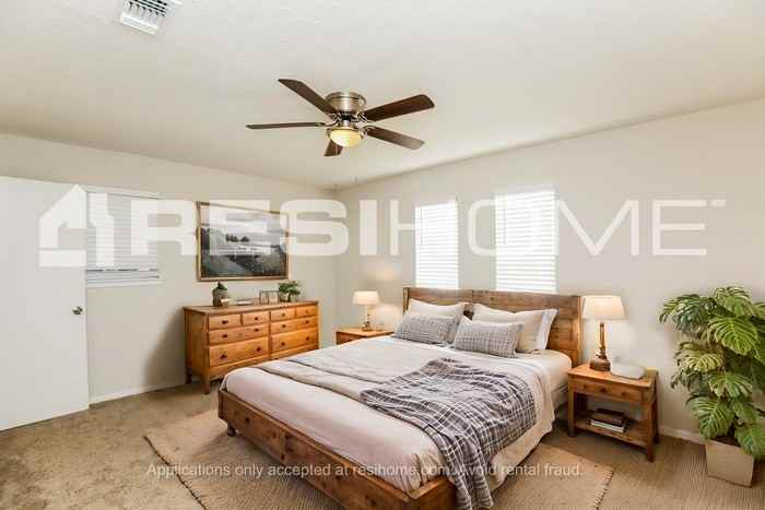 1304 Lyric Dr - Photo 6 of 16