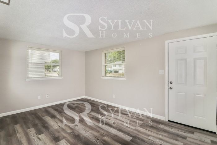 1805 Nickerson Blvd - Photo 3 of 16