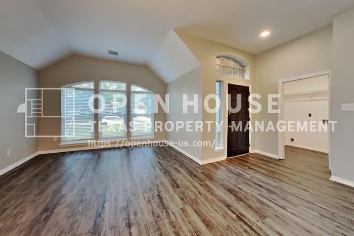 6506 Garden Canyon Dr - Photo 4 of 20