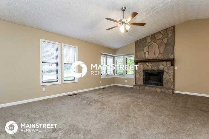 2490 Deerfield Dr Nw - Photo 2 of 15