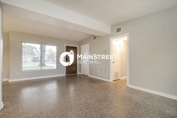 4310 Yorkshire Ln - Photo 3 of 16