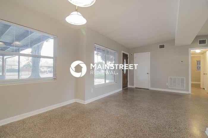 4310 Yorkshire Ln - Photo 4 of 16