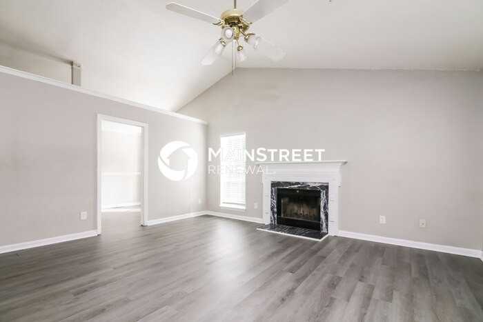 818 Riverbark Ln - Photo 3 of 16