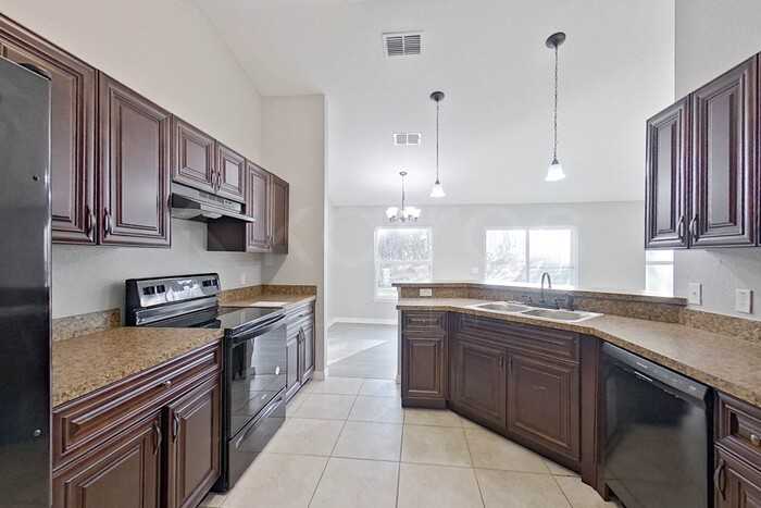 8806 Sw 135th Street Rd - Photo 5 of 22