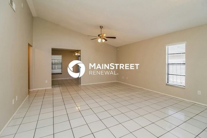 9905 Piney Point Cir - Photo 3 of 16