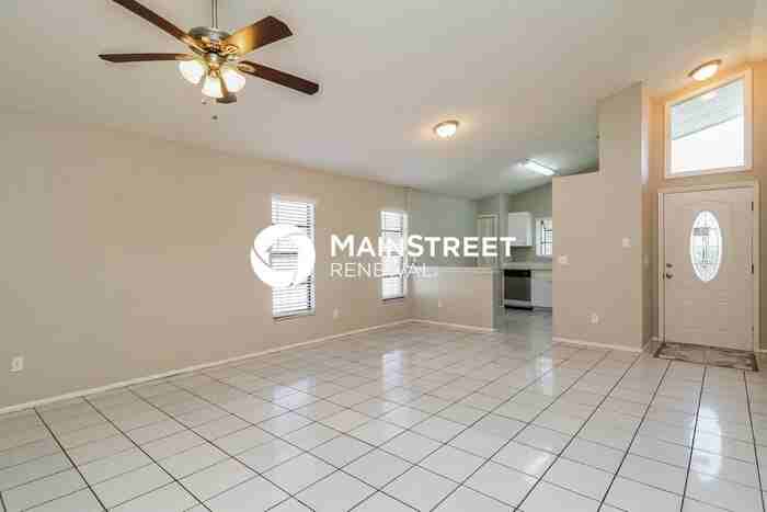 9905 Piney Point Cir - Photo 4 of 16