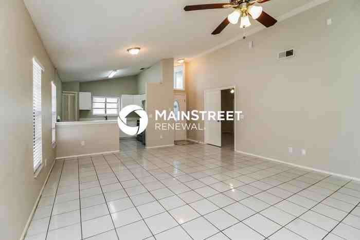 9905 Piney Point Cir - Photo 5 of 16