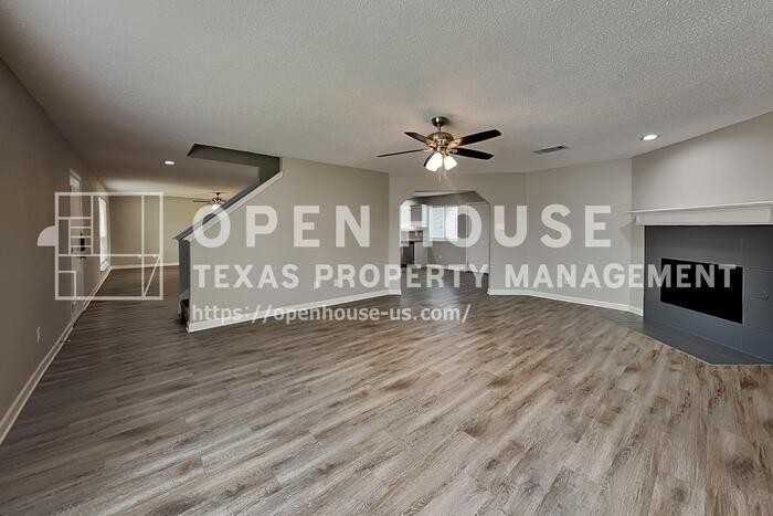 1812 Solitude Ct - Photo 4 of 26