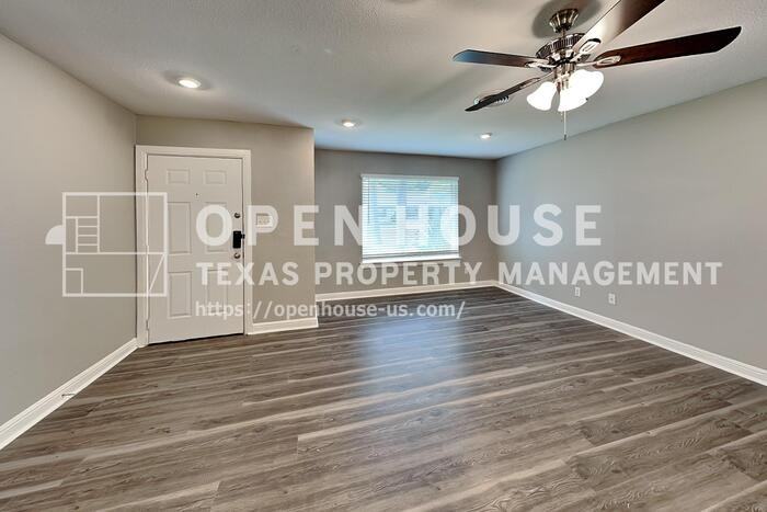 1318 Greenbriar St - Photo 4 of 20