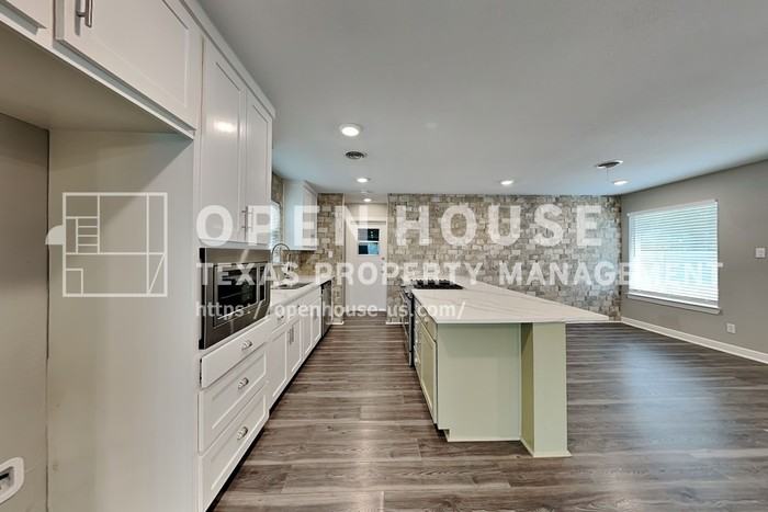 1318 Greenbriar St - Photo 6 of 20