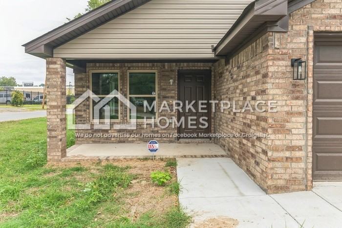 823 W 20th St - Photo 2 of 22