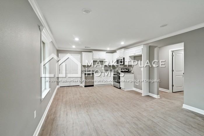 823 W 20th St - Photo 4 of 22