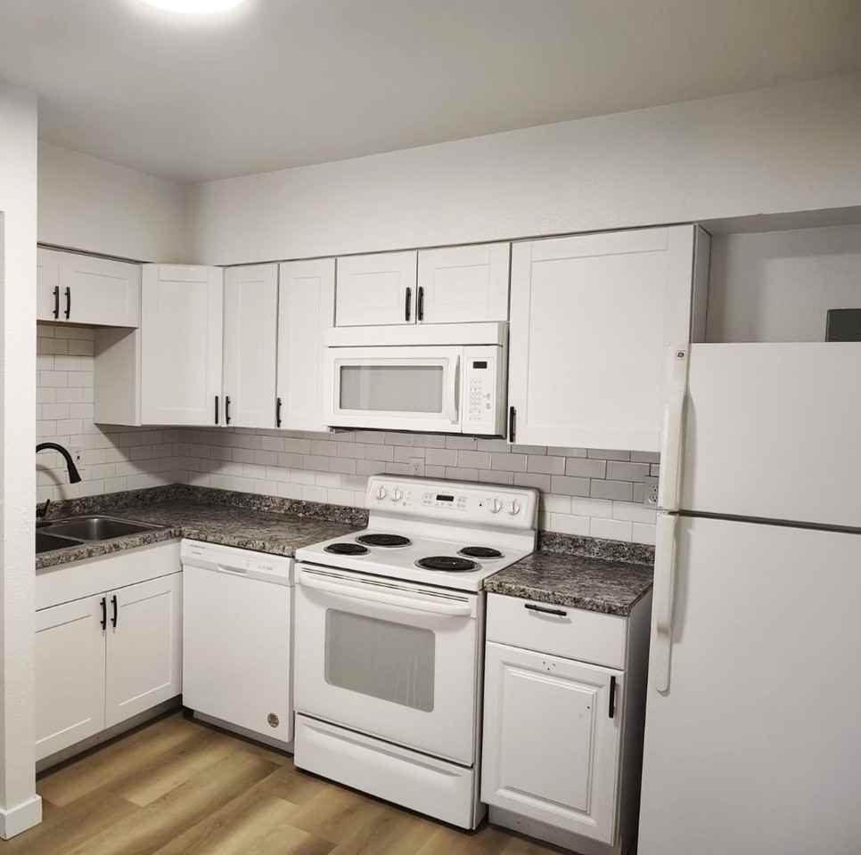 33 University Dr. - Photo 5 of 7