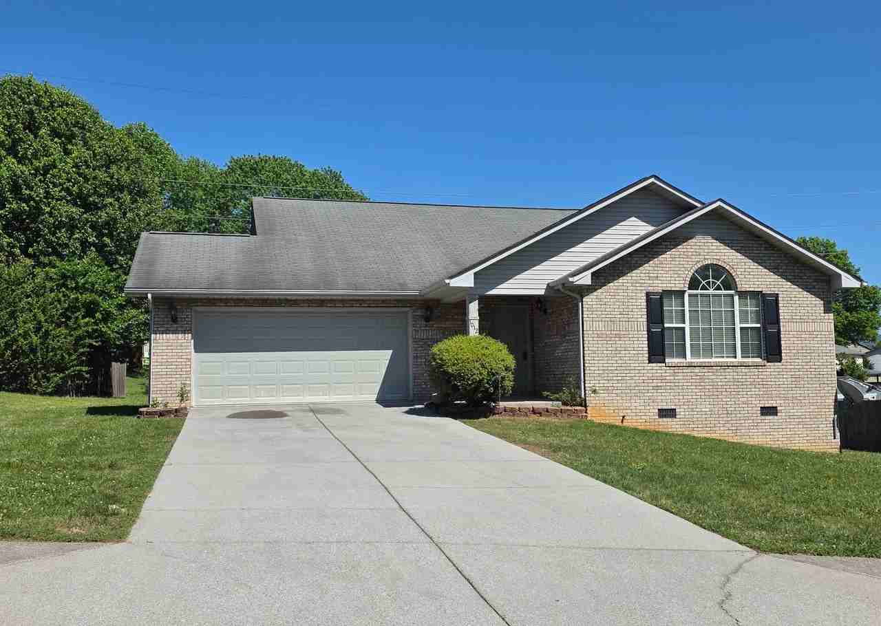 1012 Willow Creek Cir