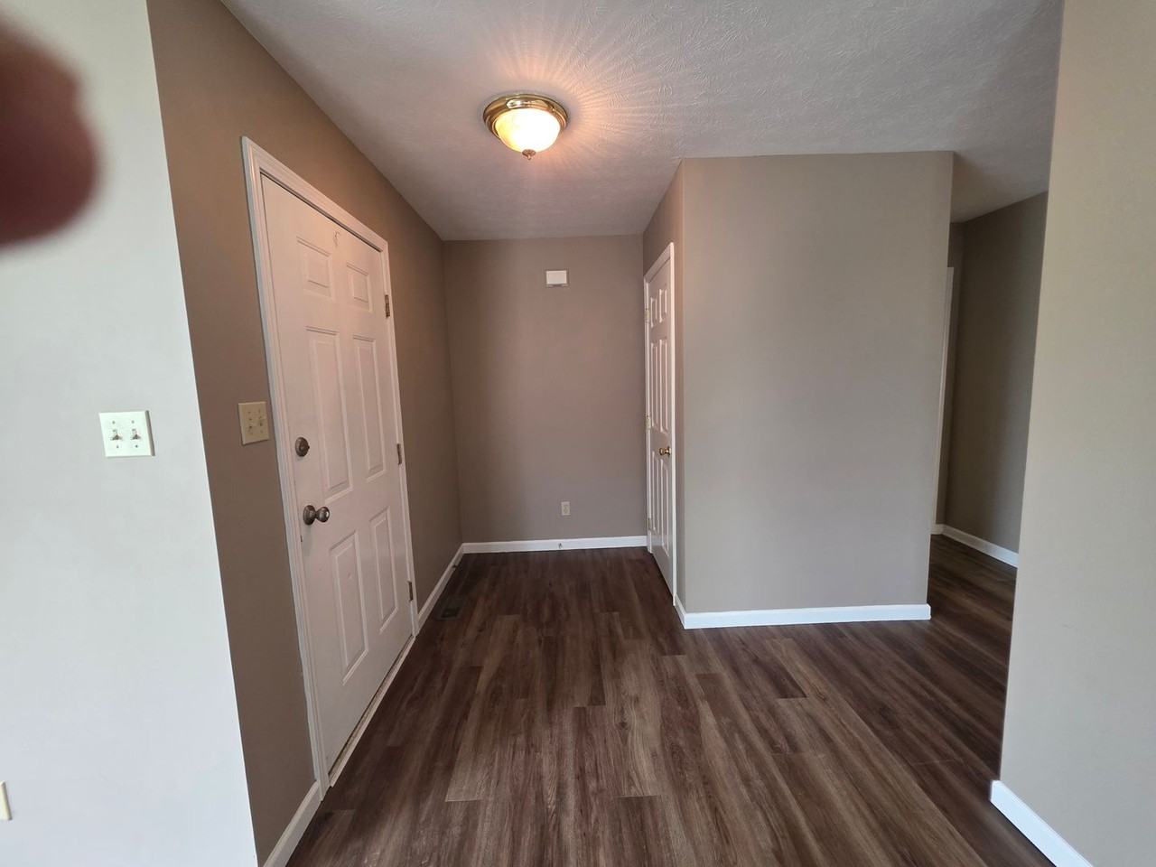 1012 Willow Creek Cir - Photo 4 of 24