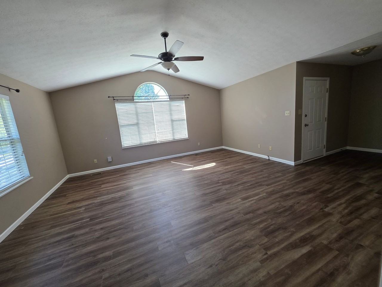 1012 Willow Creek Cir - Photo 6 of 24