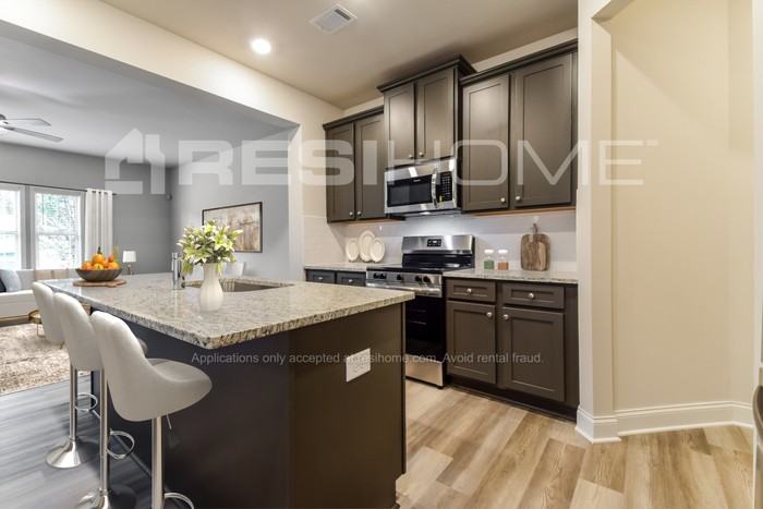 211 Meadowmark Dr - Photo 4 of 19