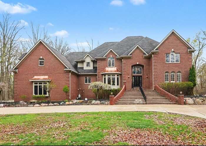 6986 Montgomery Dr - Photo 2 of 26