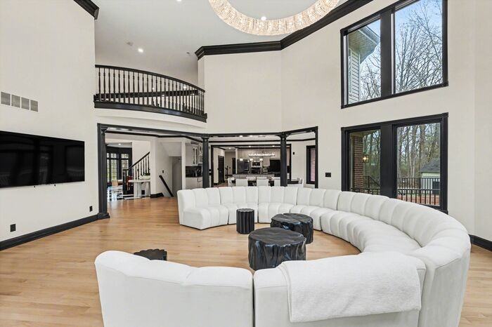 6986 Montgomery Dr - Photo 4 of 26