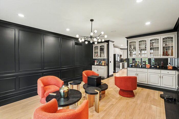 6986 Montgomery Dr - Photo 6 of 26