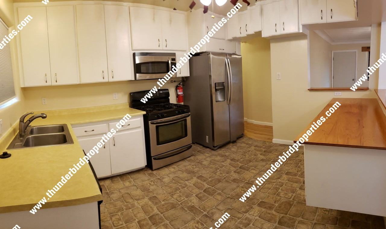 2705 Vermont St Ne - Photo 3 of 21