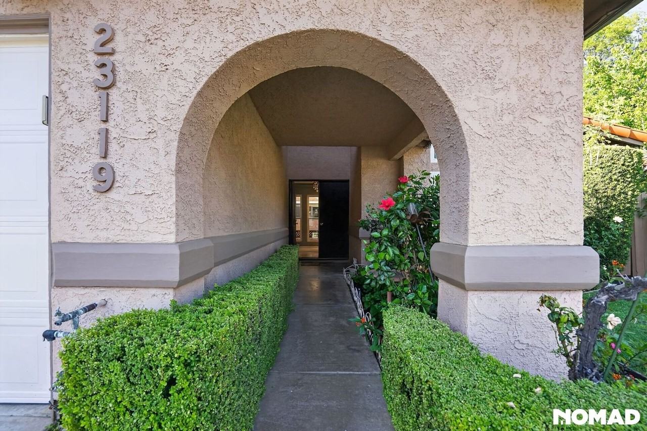 23119 Valerio St - Photo 3 of 39