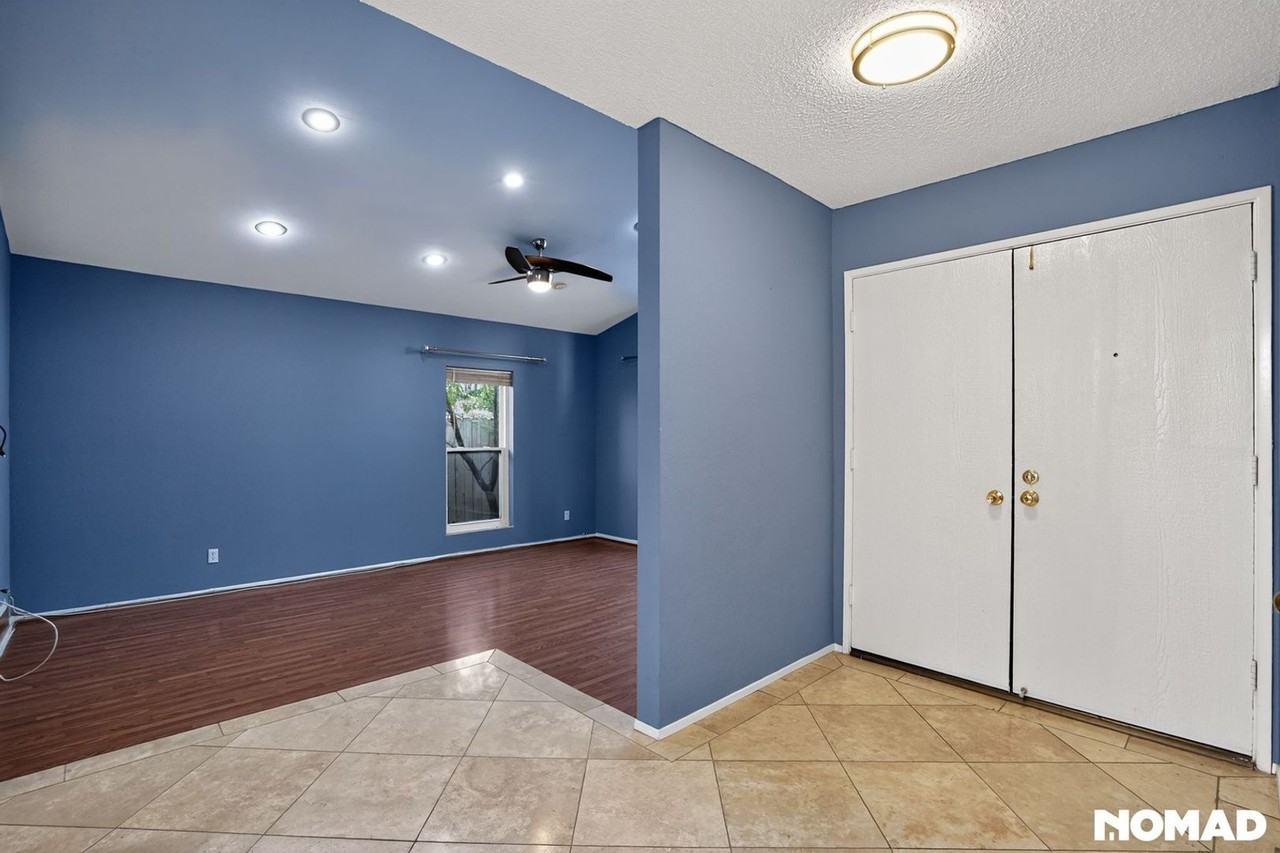 23119 Valerio St - Photo 4 of 39