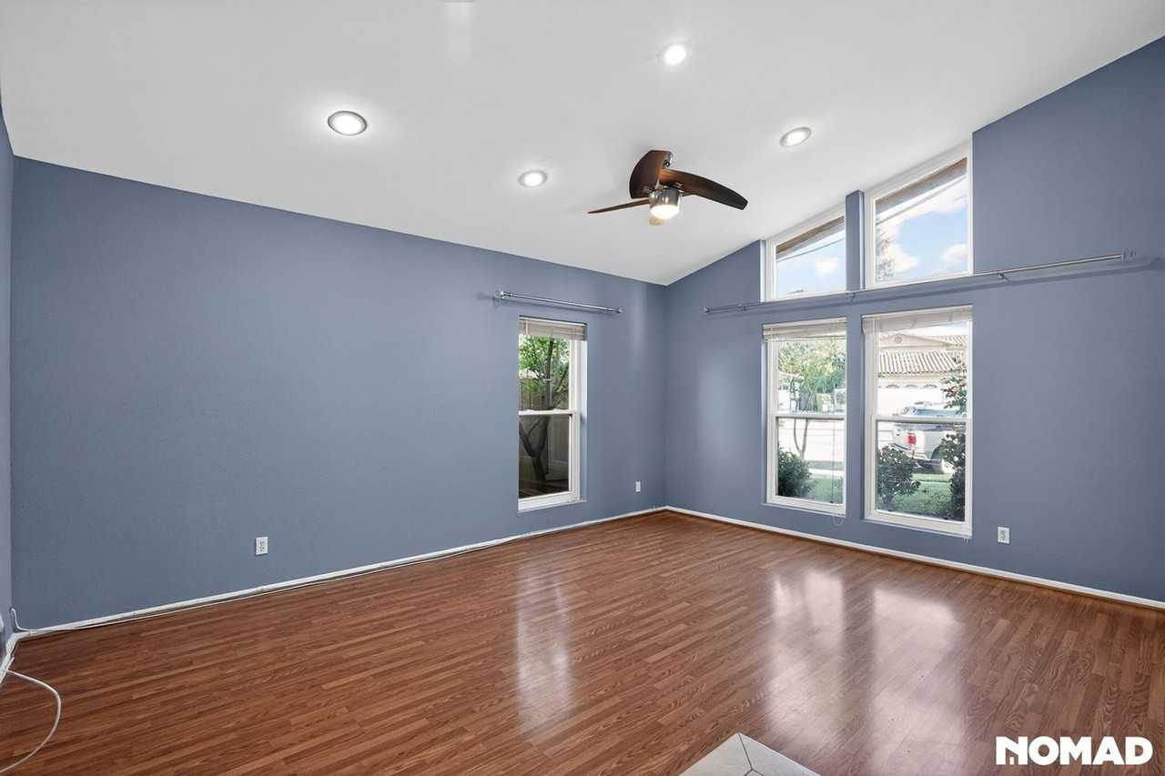 23119 Valerio St - Photo 7 of 39