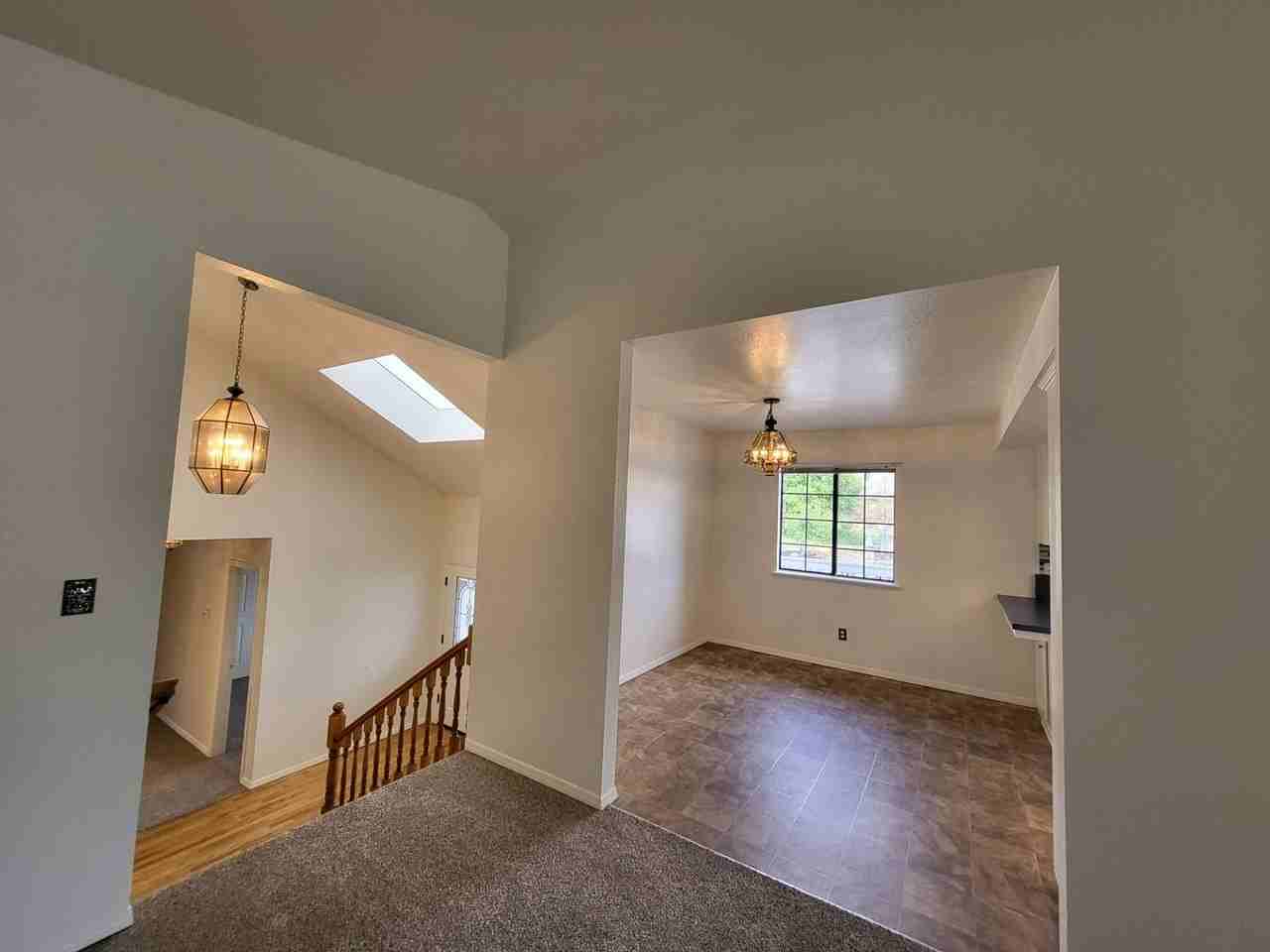 1095 Robin Cir - Photo 5 of 26