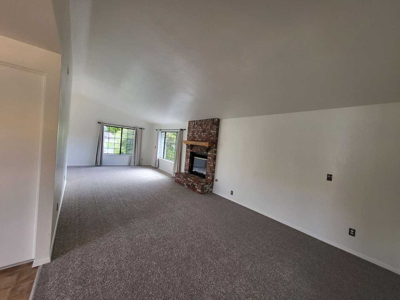 1095 Robin Cir - Photo 6 of 26