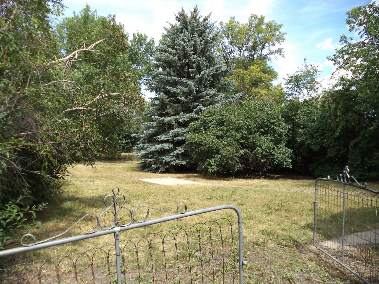 840 10th Ave Nw - Photo 3 of 4