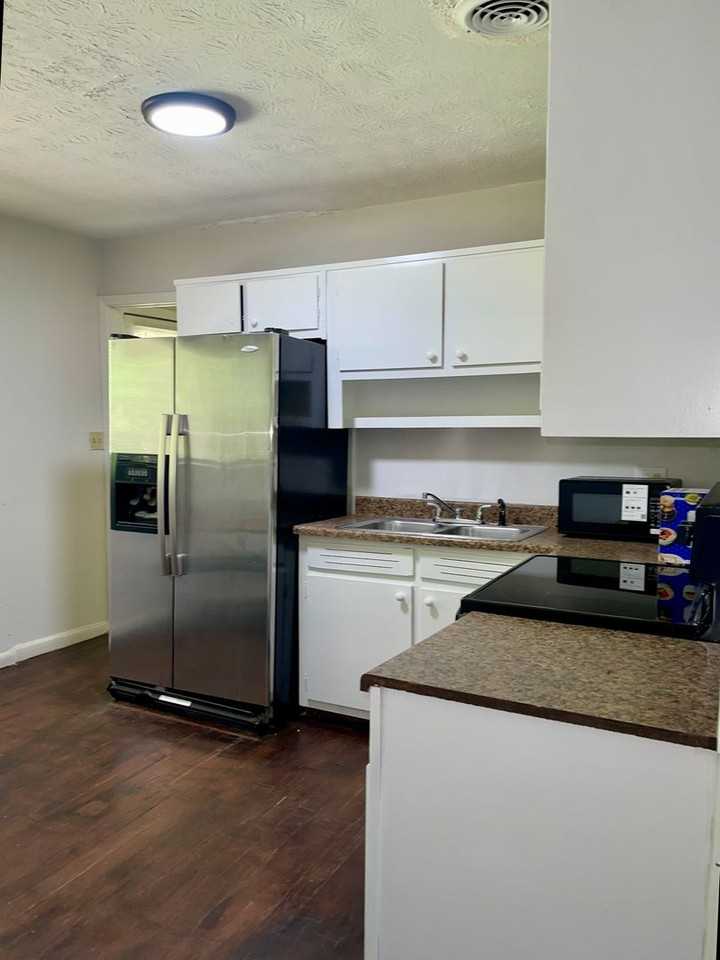 777 Jeb Stuart Dr - Photo 3 of 11