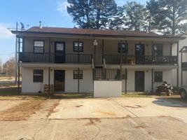 featured image of 1 Pinewood Ct