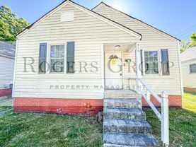 516 N Clark St - Photo 1 of 1