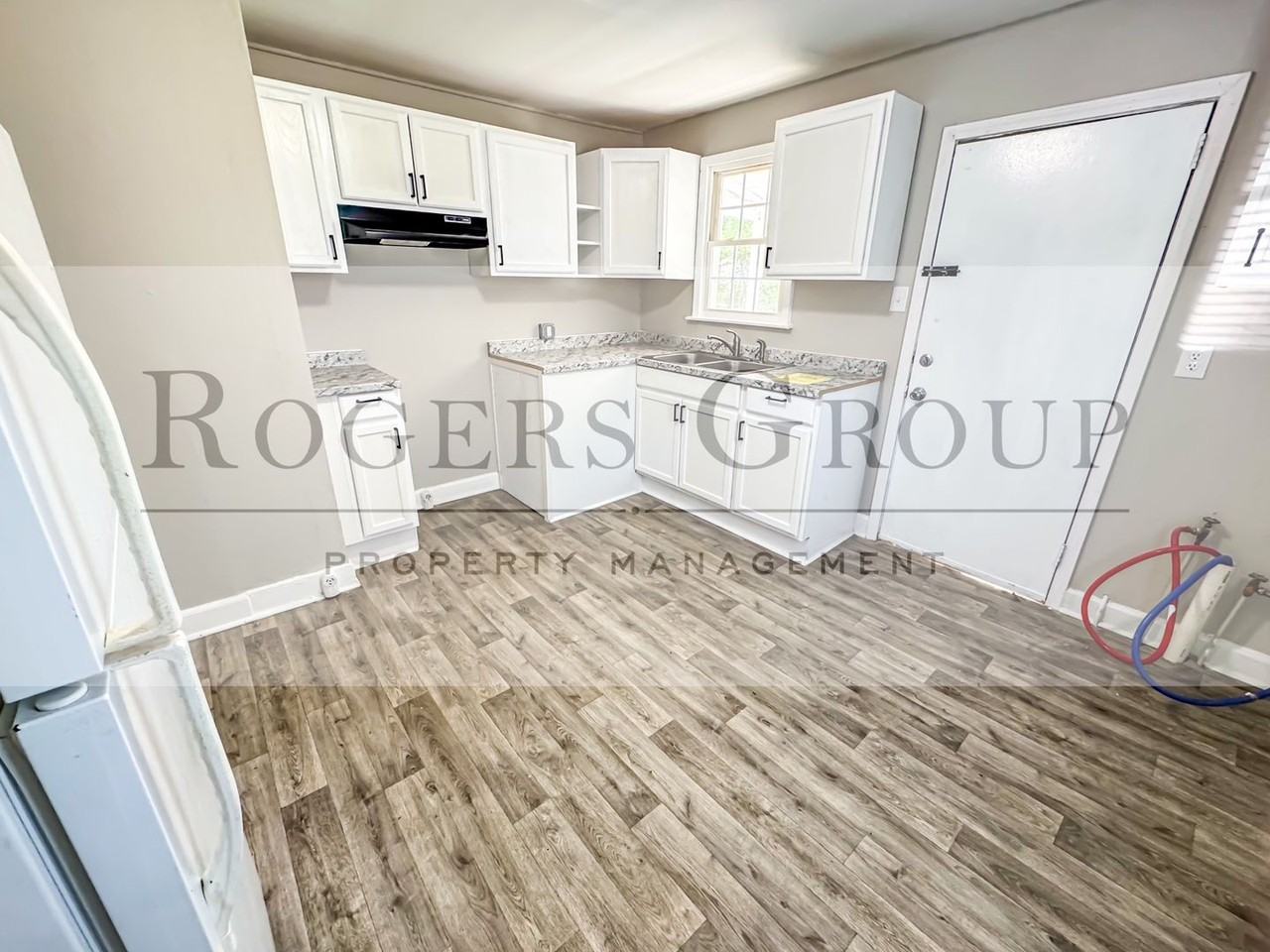 516 N Clark St - Photo 3 of 8